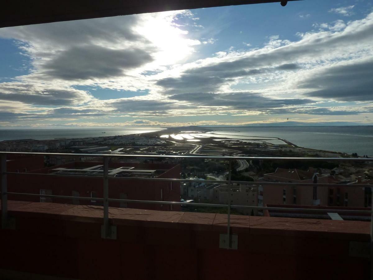 Aux Marches Du Soleil: Shared With Private Homestay *