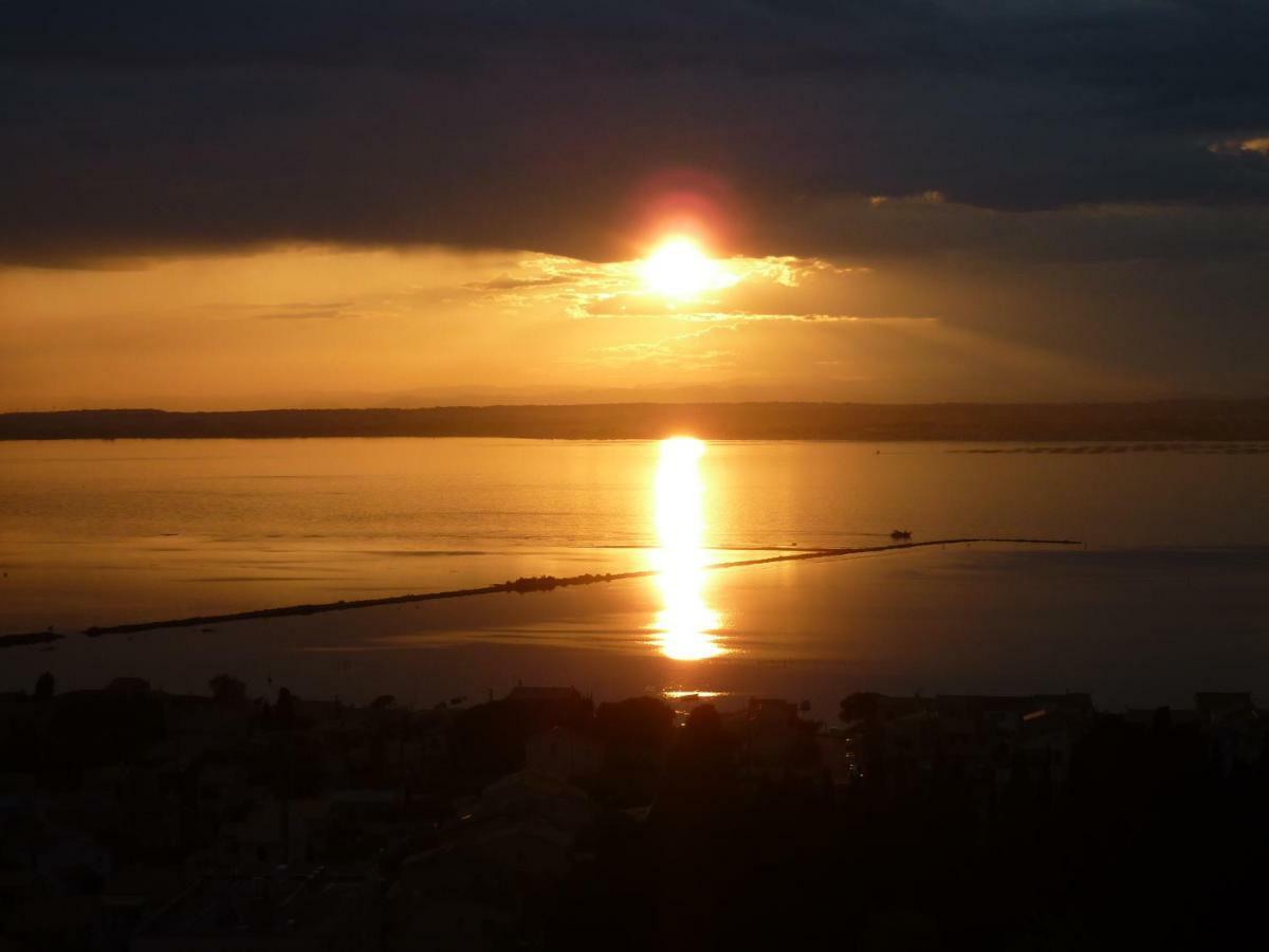 Aux Marches Du Soleil: Shared With Private Homestay