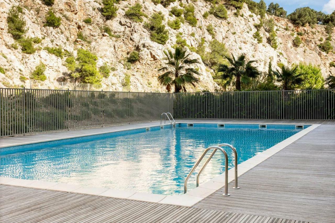 Aux Marches Du Soleil: Shared With Private *