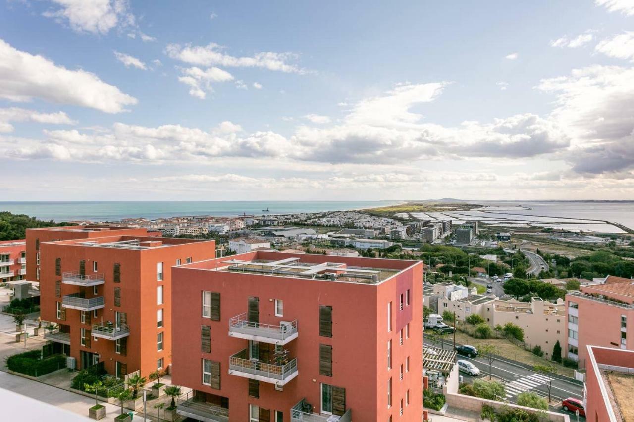 Aux Marches Du Soleil: Shared With Private Homestay Sete